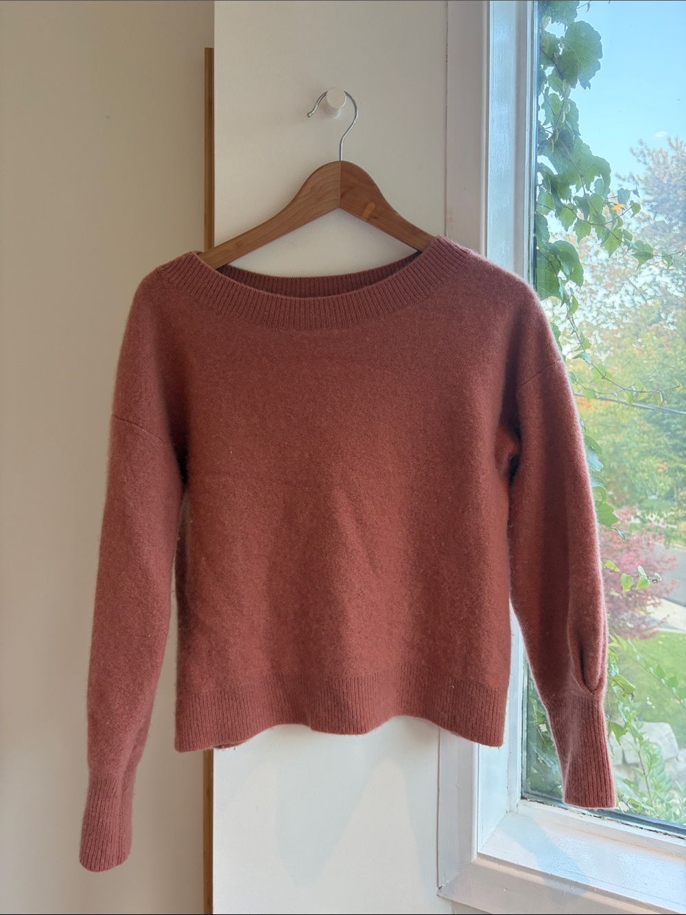 Club Monaco 100% Cashmere Sweater in Dusty Rose